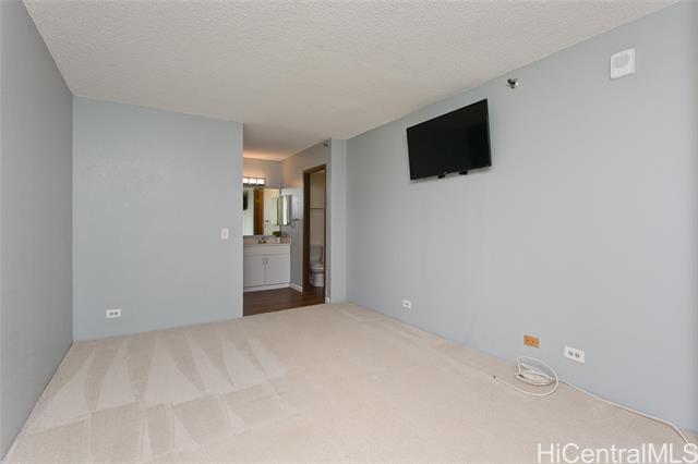 Photo #10: 202411554 Listing 