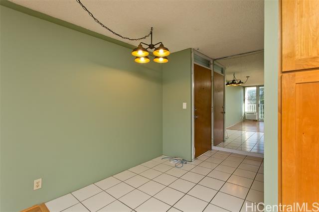 Photo #4: 202411870 Listing 