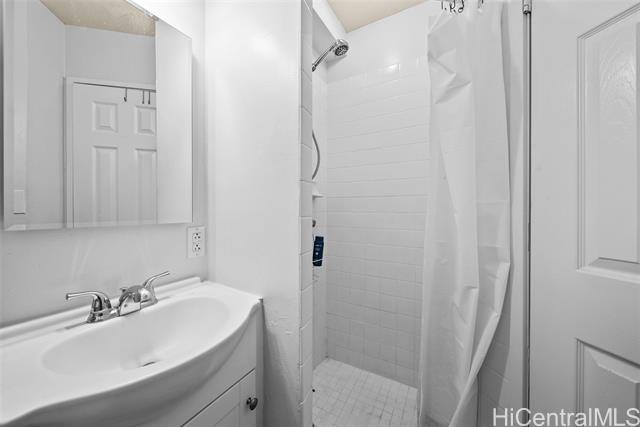 Photo #7: 202413898 Listing 