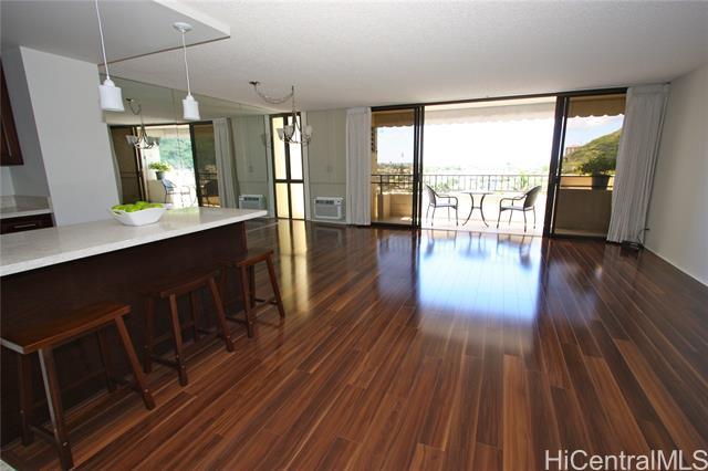 Photo #5: 202415704 Listing 