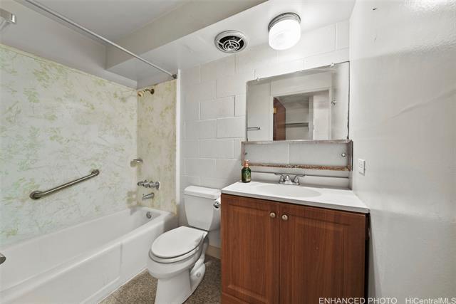 Photo #7: 202415980 Listing 