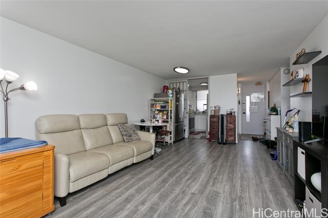 Photo #4: 202417068 Listing 