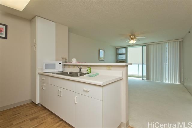 Photo #8: 202418379 Listing 