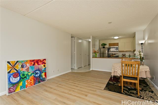 Photo #4: 202418701 Listing 