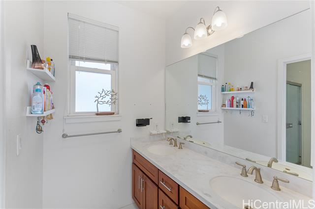 Photo #9: 202421909 Listing 