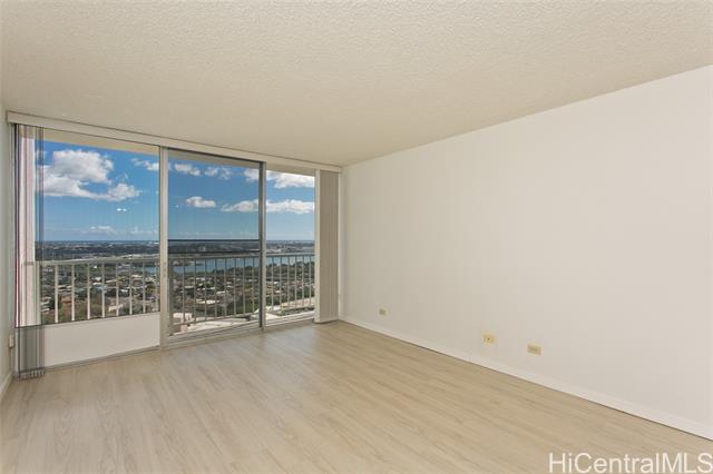 Photo #4: 202423743 Listing 