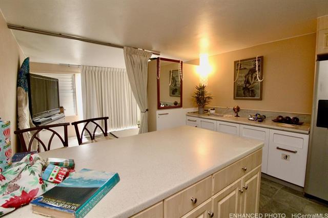 Photo #7: 202424016 Listing 